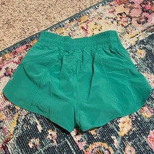Lululemon high rise hotty hot short 2.5”